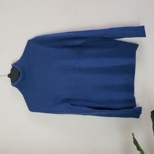 Banana Republic made of Italian yarn Merino wool blend blue turtle neck sweater